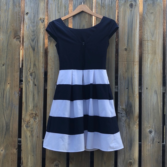 White and blue stripes - Picture 2 of 3